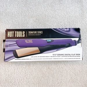 New HOT TOOLS signature series 1 1/2” cerqmic digital flat iron